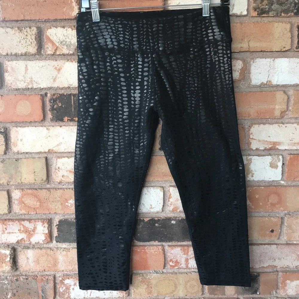 Fabletics black cropped high waisted leggings
